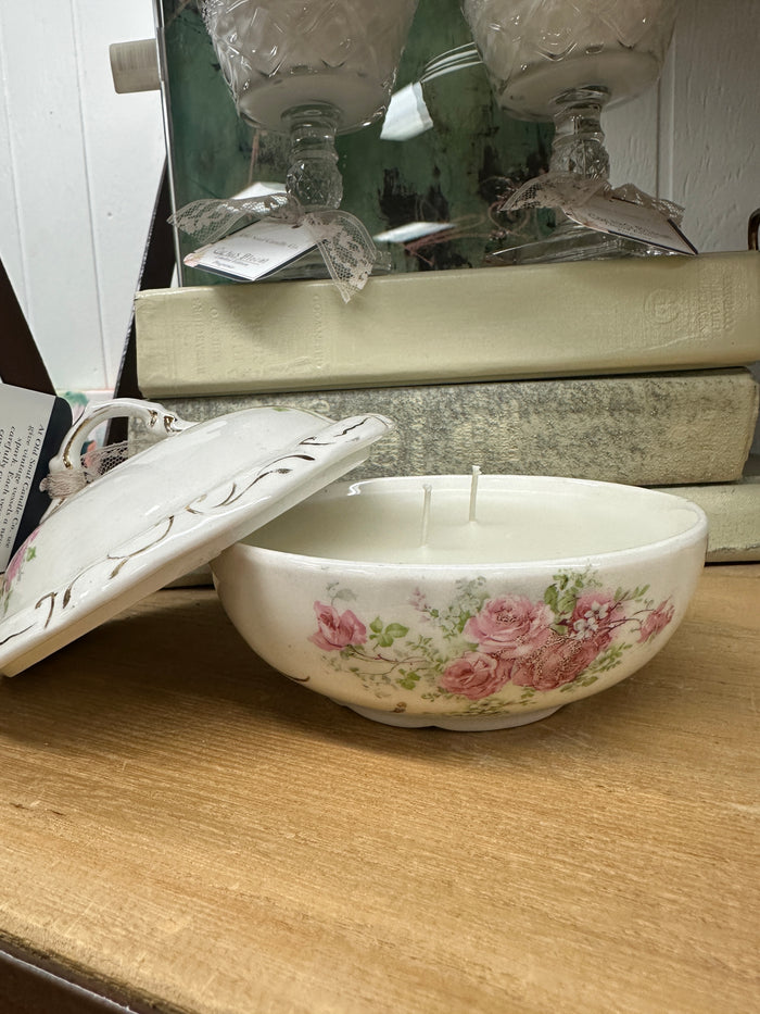 Porcelain Dish Candle: Vanity