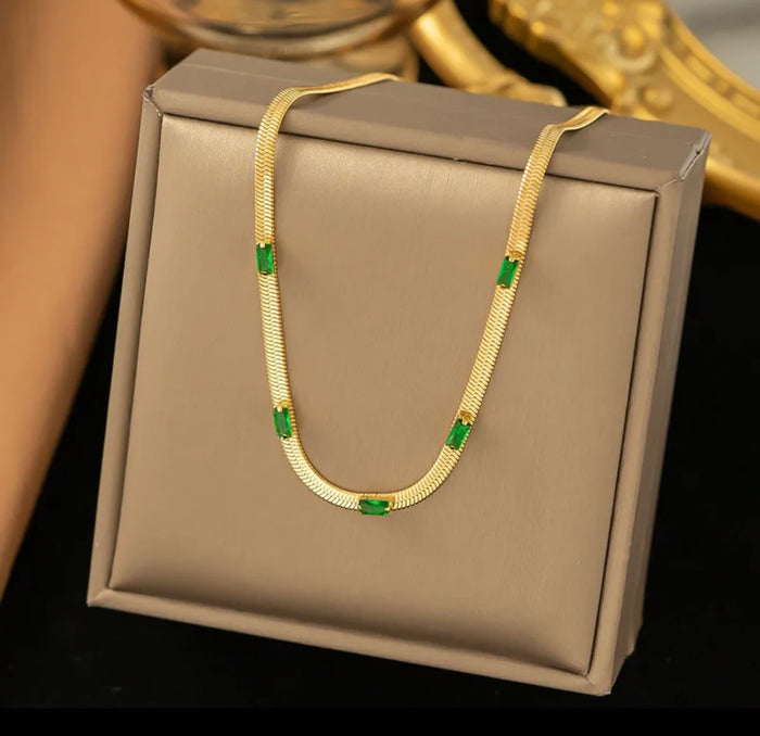 Gold Chain Necklace Green Stones (FW)