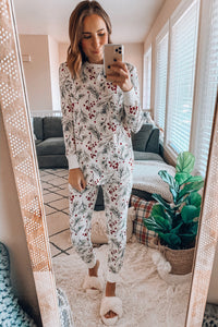 *WEBSITE EXCLUSIVE* Holly Print Christmas Pajama Set