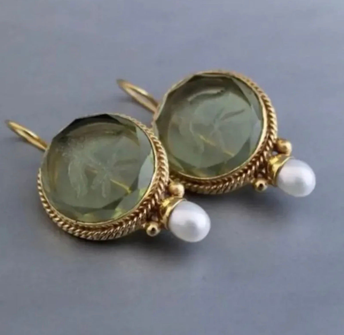 Round Green Glass Earrings (FW)