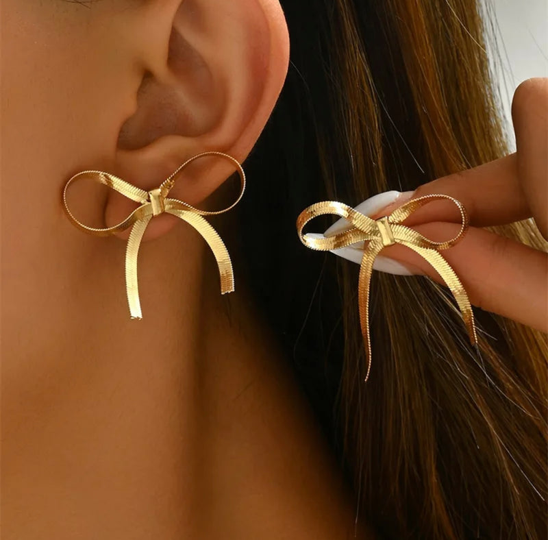 FW Gold Chain Bow Earrings