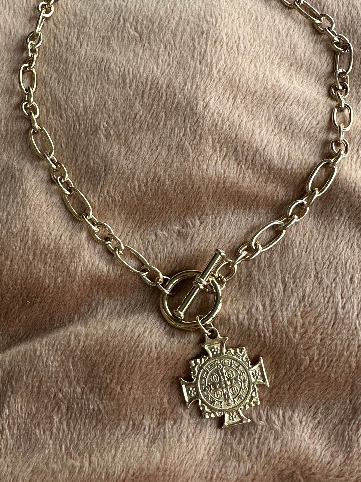 Chunky Medallion Front Clasp Necklace