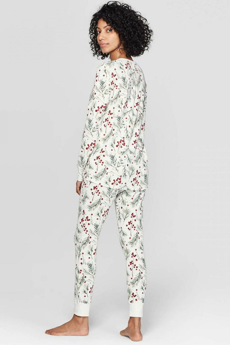 *WEBSITE EXCLUSIVE* Holly Print Christmas Pajama Set