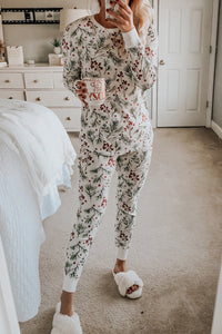 *WEBSITE EXCLUSIVE* Holly Print Christmas Pajama Set